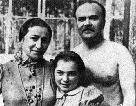 Никонов-Семья.jpg